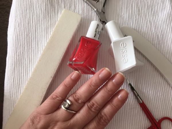 essie couture gel